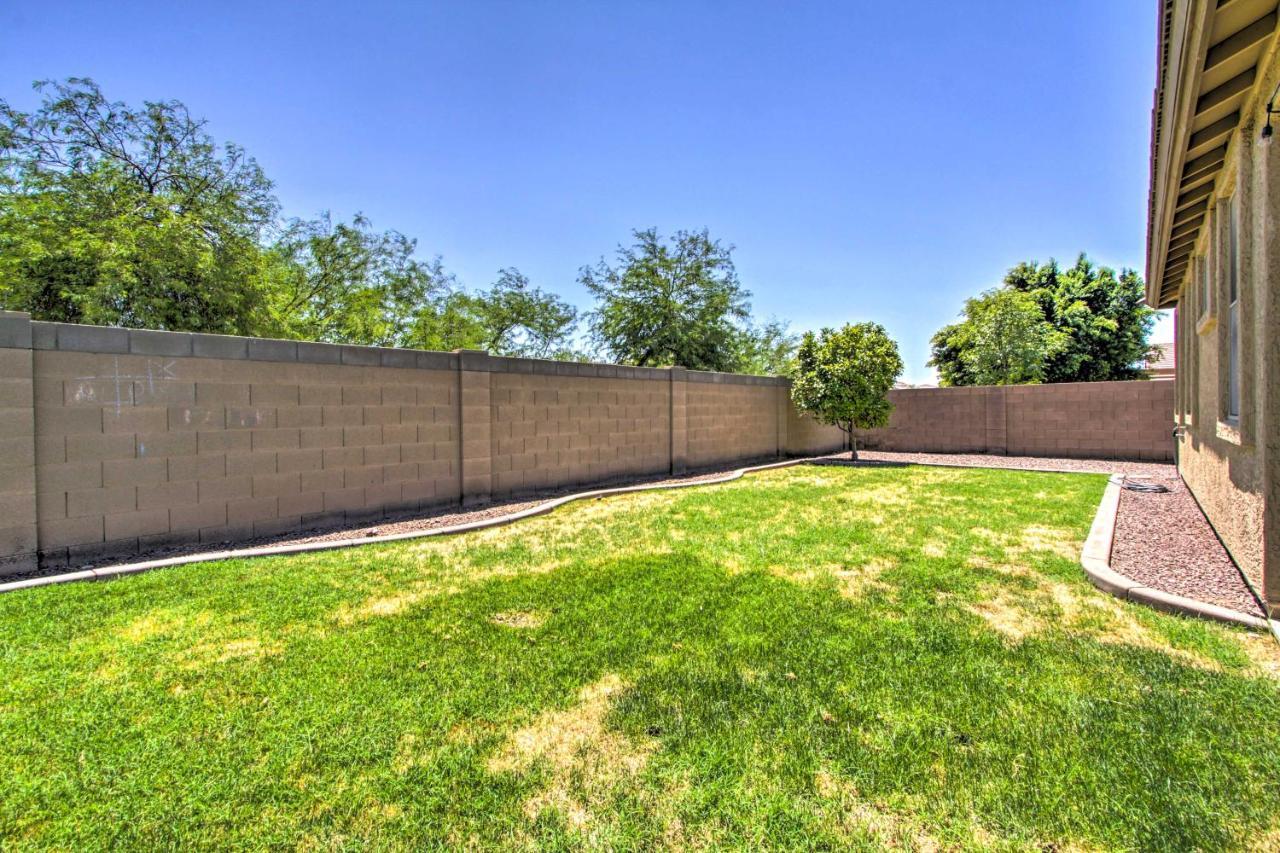 Family-Friendly Goodyear Home With Private Pool ภายนอก รูปภาพ